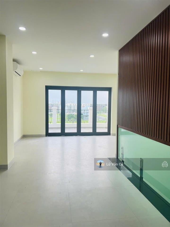 Cho thuê shophouse mặt tiền song hành lakeview city, dt 5x20m 5 lầu sử dụng, có thang máy, giá 45tr