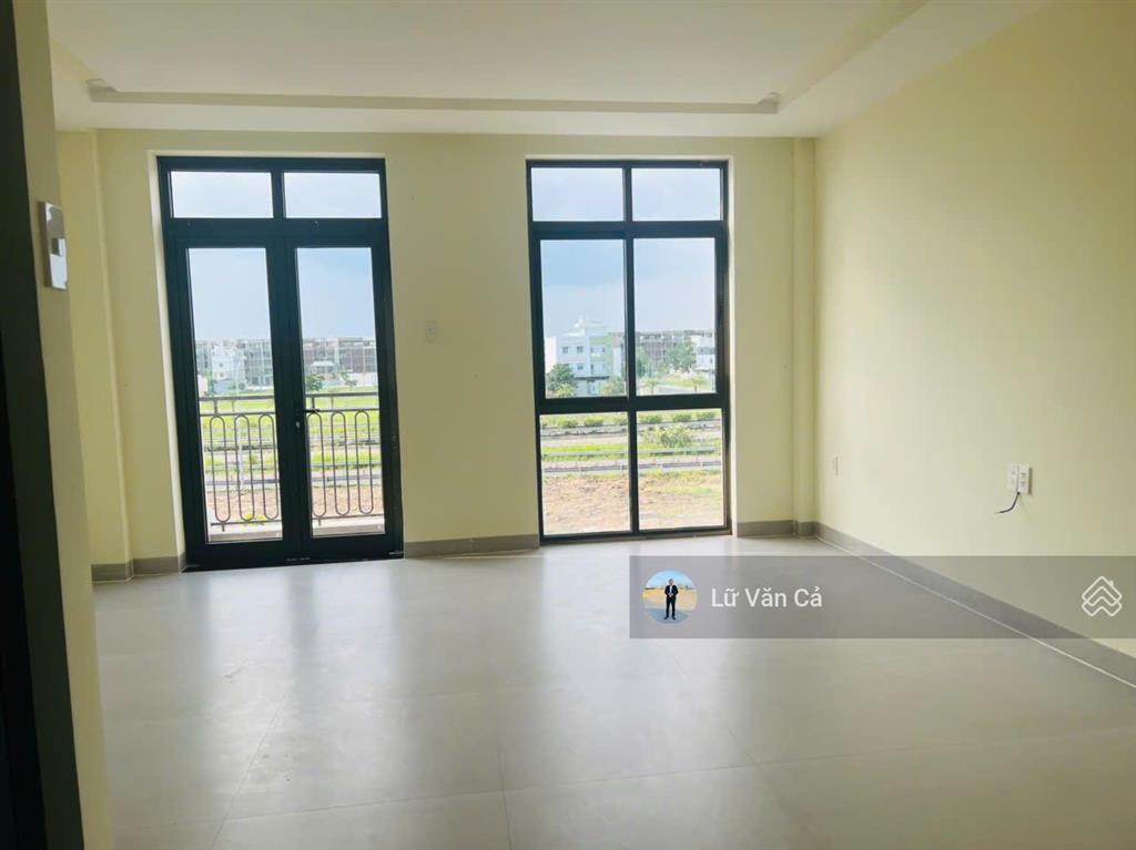 Cho thuê shophouse mặt tiền song hành lakeview city, dt 5x20m 5 lầu sử dụng, có thang máy, giá 45tr
