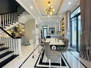 Cho thuê biệt thự view sông full nội thất đầy đủ chỉ cần xách vali vô ở dt 160m 4pn giá thuê 35tr
