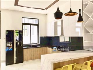 Cần cho thuê nhà phố lakeview city dt 5x20m2, 5pn vị trí đường lớn thoáng mát. giá thuê 30 tr/th