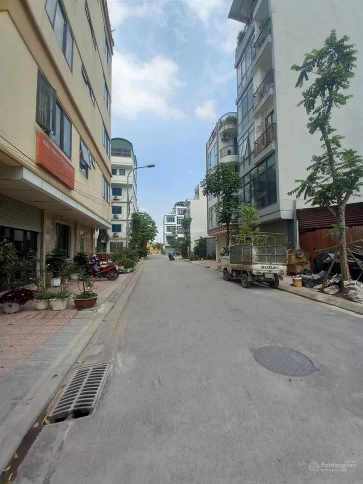 Cần bán lô đất tái định cư ngọc thụy long biên vỉa hè 2 bên to rộng dt 90m mt 4,5m giá 23 tỷ