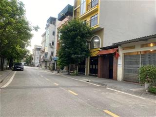 Bán lô đất tđc xóm lò thanh am long biên lô góc đường 3 ô tô tránh vỉa hè dt 47m mt 5,4m giá 8,8 tỷ