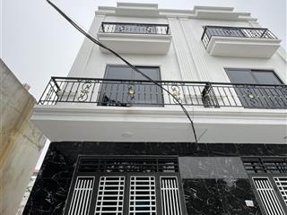 Căn nhà ô tô đỗ cửa ngày đêm, đường trước nhà 3m, diện tích 33m2  4 tầng  ngay cạnh quốc lộ 6