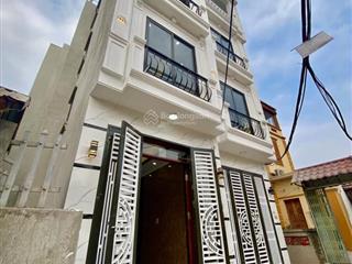 5m ra đường 2 ô tô tránh , trước nhà đường rộng 3m, chợ và trường học ngay cạnh, 800m ra quốc lộ 6