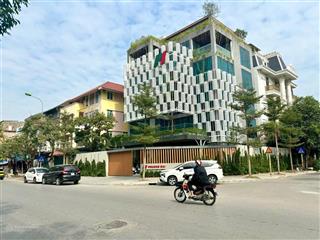 Cho thuê tòa biệt thự sân vườn mỹ đình, mễ trì 220 mét 5 tầng thang máy lô góc mới đẹp