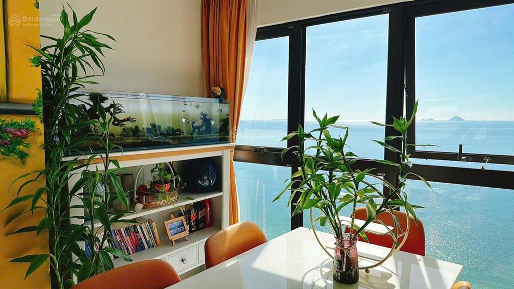 Siêu hót bán căn 2 phòng ngủ, view trực diện biển gold coast. giá 16,5 tỷ