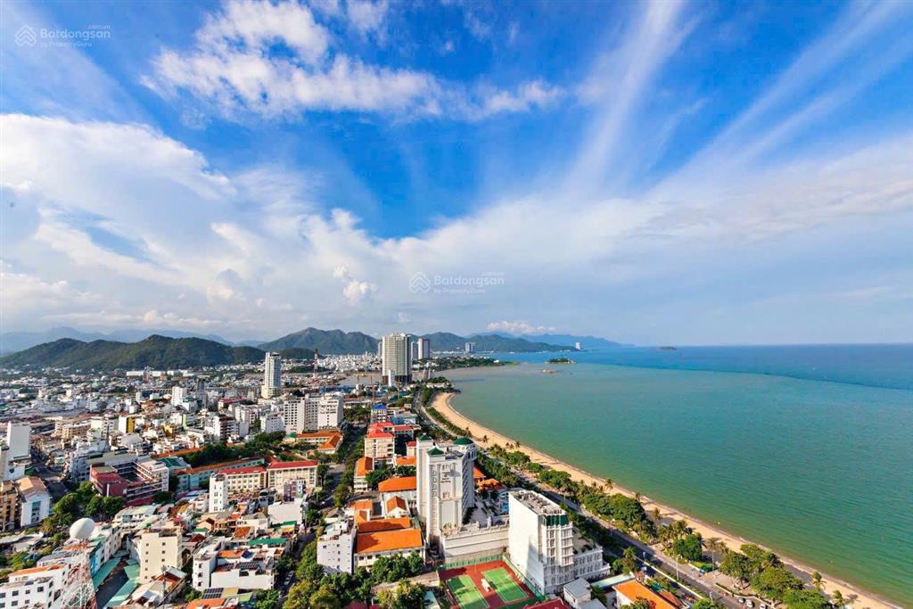 Bán căn studio view biển, hướng cầu trần phú, giá 4,8 tỷ . dự án goldcoast nha trang