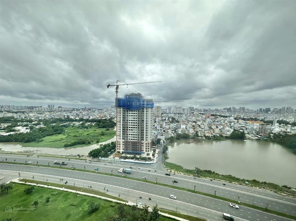 (tin chính xác) bán gấp 3pn, 2wc, 95m2, tầng trung view đẹp. giá 8.1 tỷ (bao phí).  0836 646 ***