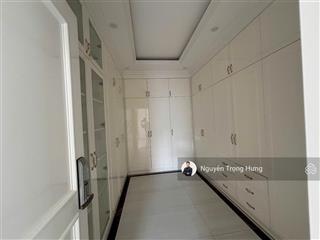 Cho thuê biệt thự sân vườn đẹp có nội thất khu biệt thự vinhomes grand park thoáng mát, an ninh
