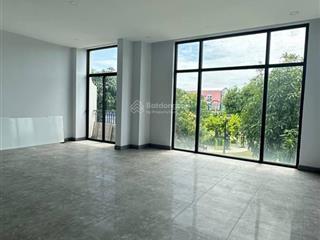 Cho thuê tầng nhà phố làm văn phòng 126m2  đã ngăn sẵn 2 phòng riêng 2 nhà vệ sinh thuận tiện