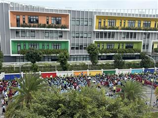 Cho thuê nhà phố 5 tầng 176m  đối diện vinschool  giá tốt chỉ 55 triệu/tháng