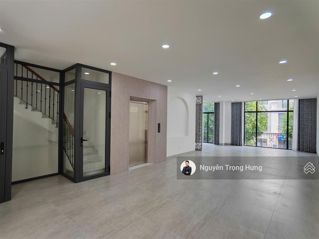 Nắm tất cả giỏ hàng cho thuê tầng làm văn phòng, spa, lớp học, để ở,... tại vinhomes quận 9 giá tốt