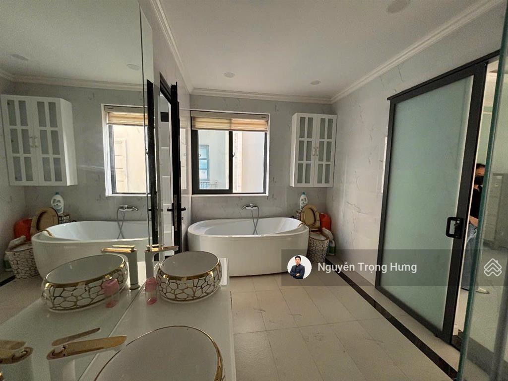 Duy nhất tại vinhomes căn biệt thự đẳng cấp 320m2 căn góc, sân vườn thoáng mát, có nội thất