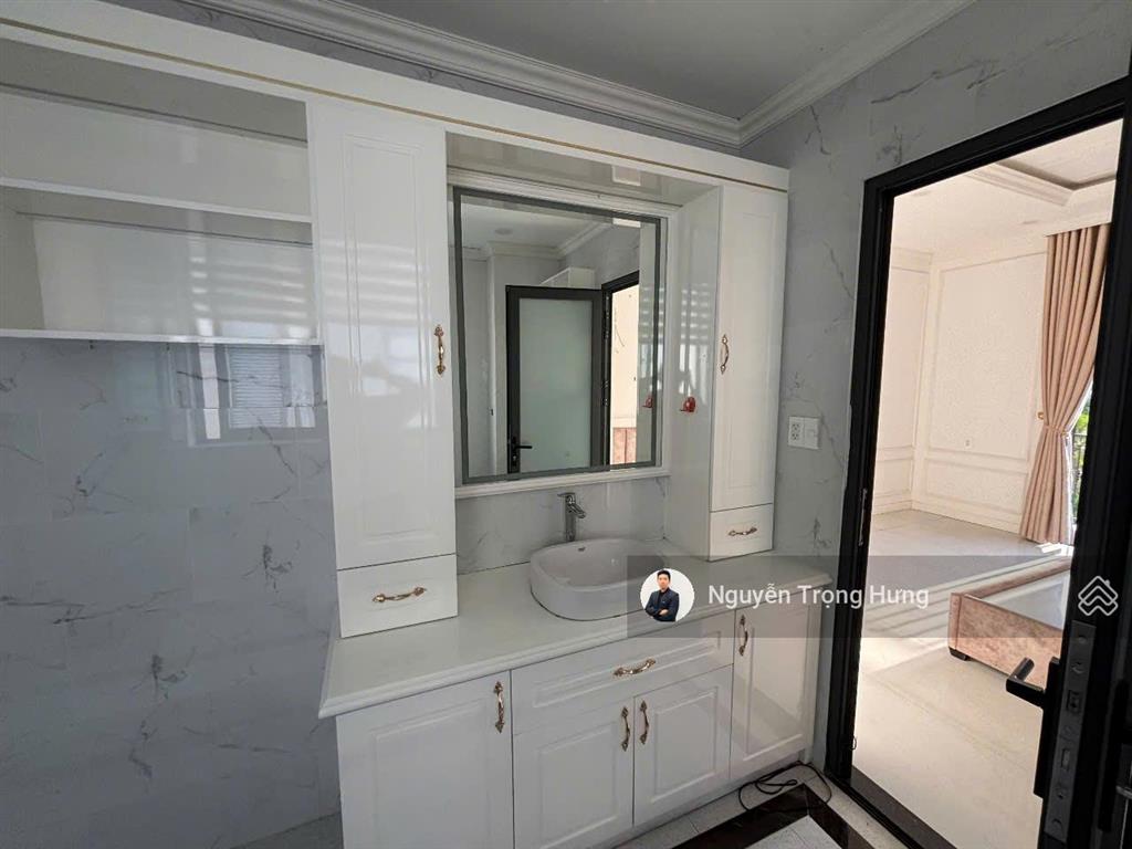 Duy nhất tại vinhomes căn biệt thự đẳng cấp 320m2 căn góc, sân vườn thoáng mát, có nội thất