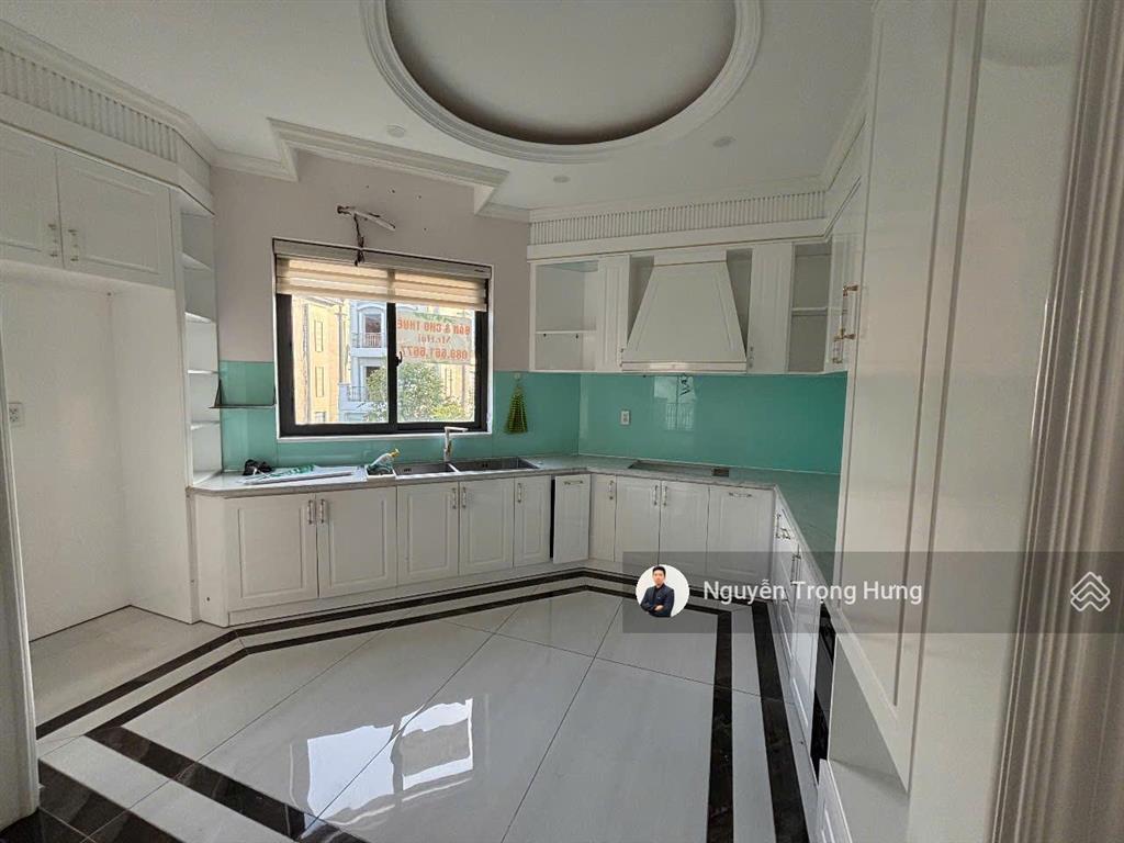 Duy nhất tại vinhomes căn biệt thự đẳng cấp 320m2 căn góc, sân vườn thoáng mát, có nội thất