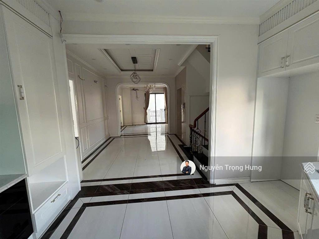 Duy nhất tại vinhomes căn biệt thự đẳng cấp 320m2 căn góc, sân vườn thoáng mát, có nội thất