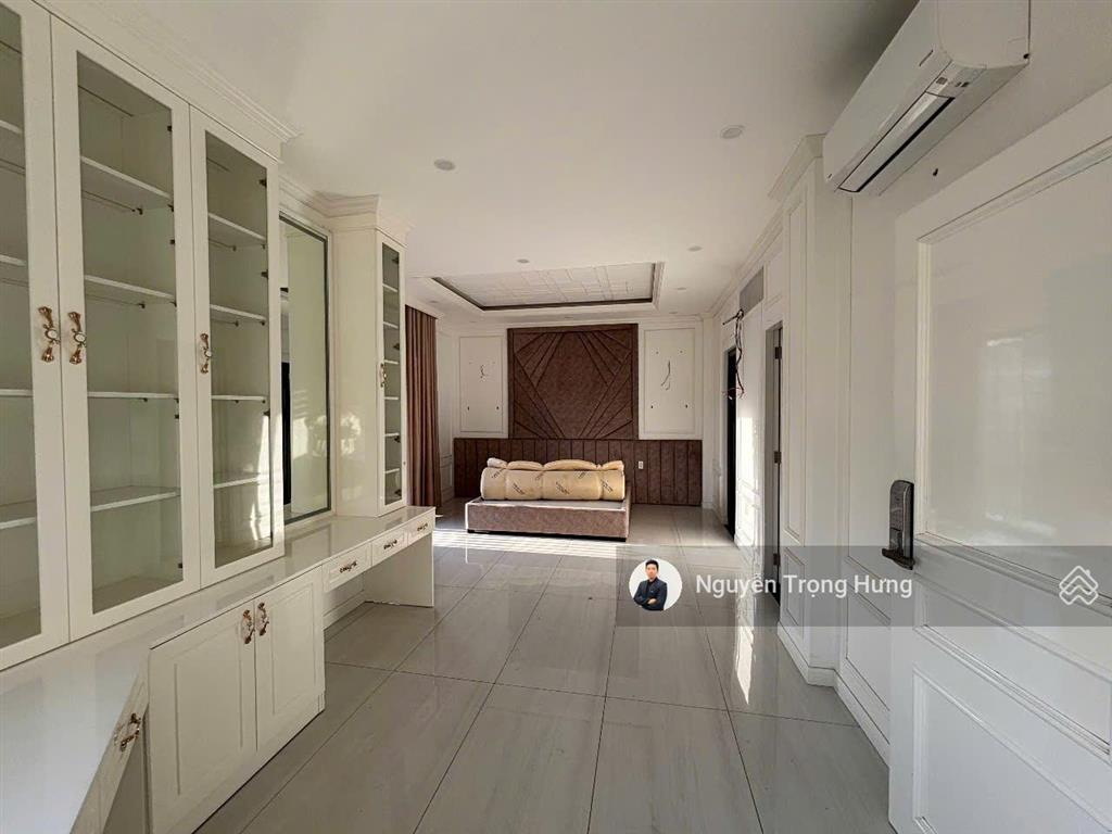 Duy nhất tại vinhomes căn biệt thự đẳng cấp 320m2 căn góc, sân vườn thoáng mát, có nội thất