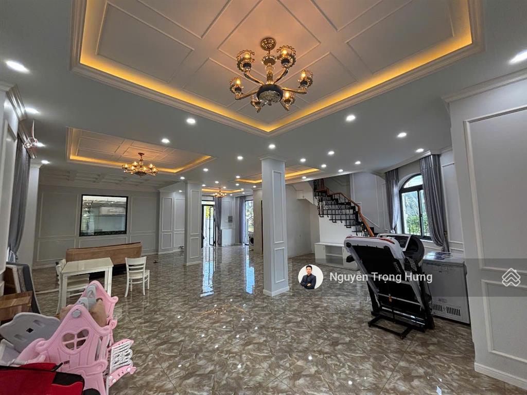 Duy nhất tại vinhomes căn biệt thự đẳng cấp 320m2 căn góc, sân vườn thoáng mát, có nội thất