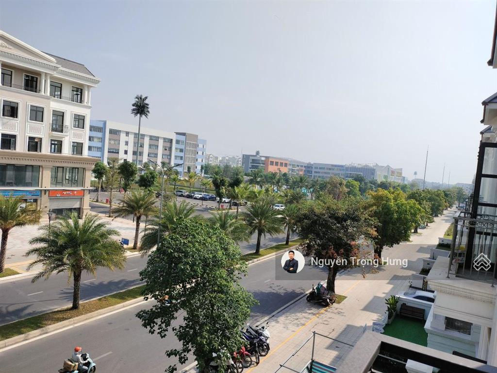 Cho thuê căn biệt thự ngay trục nxlp  đối diện dãy thương mại dịch vụ trục đường chính đông đúc