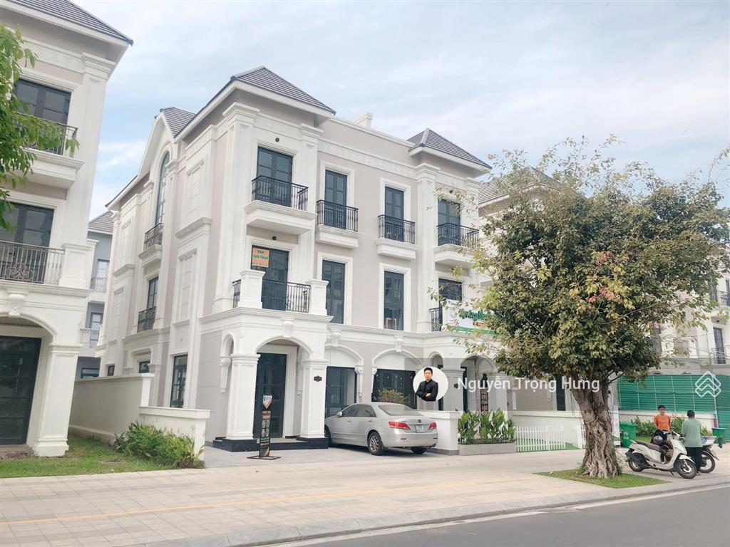 Cho thuê căn biệt thự ngay trục nxlp  đối diện dãy thương mại dịch vụ trục đường chính đông đúc