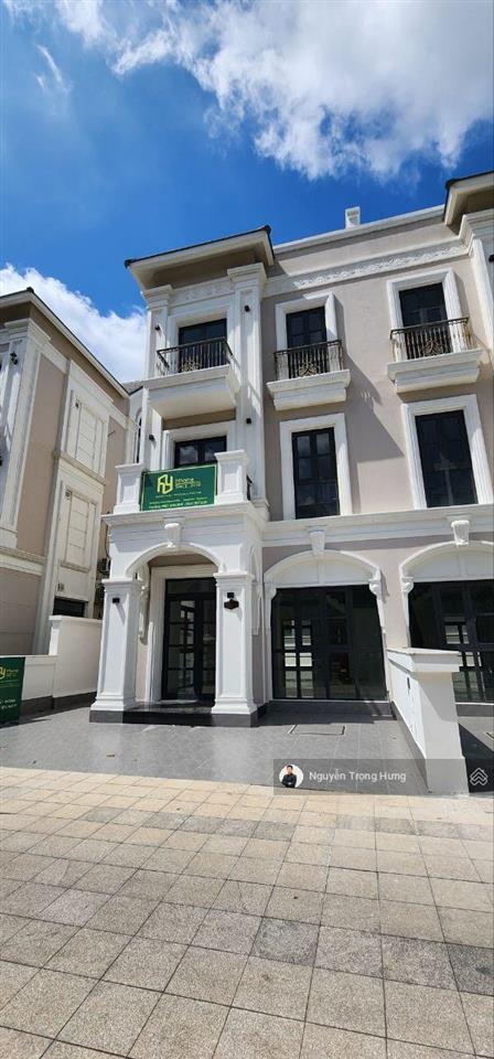 Cho thuê căn biệt thự ngay trục nxlp  đối diện dãy thương mại dịch vụ trục đường chính đông đúc