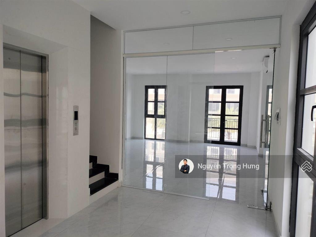 Cho thuê căn biệt thự ngay trục nxlp  đối diện dãy thương mại dịch vụ trục đường chính đông đúc