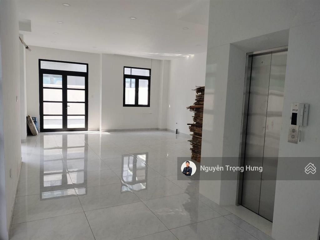 Cho thuê căn biệt thự ngay trục nxlp  đối diện dãy thương mại dịch vụ trục đường chính đông đúc