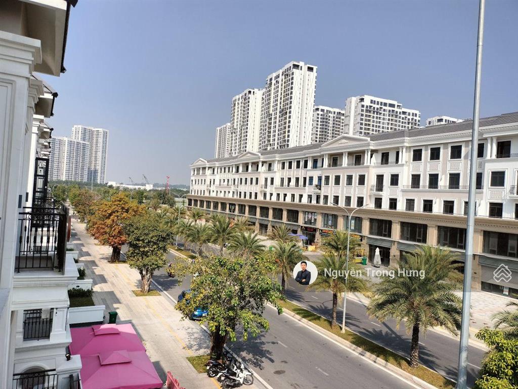 Cho thuê căn biệt thự ngay trục nxlp  đối diện dãy thương mại dịch vụ trục đường chính đông đúc