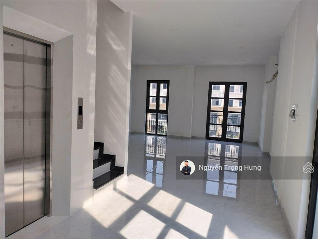 Cho thuê căn biệt thự ngay trục nxlp  đối diện dãy thương mại dịch vụ trục đường chính đông đúc