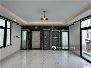 Cho thuê nhà phố vinhomes grand park 5 tầng, gần trường vinshool, có thang máy giá tốt