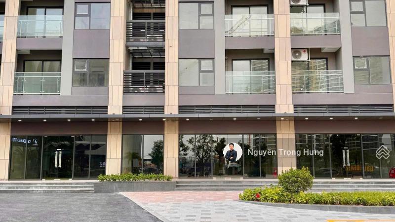 Bán shophouse khối đế chung cư vinhomes grand park có sẵn hợp đồng thuê chỉ từ 4,7 tỷ có sổ hồng