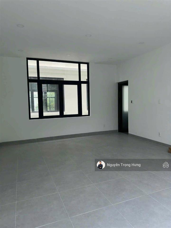 Cho thuê tầng văn phòng rộng sạch đẹp lối đi riêng có thang máy giá chỉ 6tr/th tại vinhomes quận 9