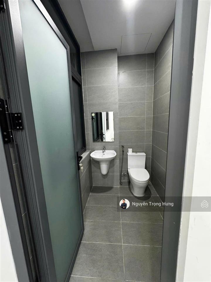 Cho thuê tầng văn phòng rộng sạch đẹp lối đi riêng có thang máy giá chỉ 6tr/th tại vinhomes quận 9