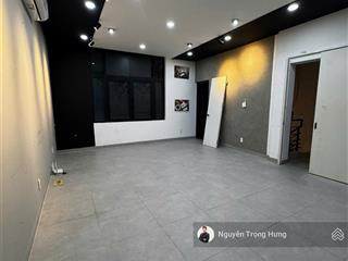 Cho thuê tầng văn phòng rộng sạch đẹp lối đi riêng có thang máy giá chỉ 6tr/th tại vinhomes quận 9