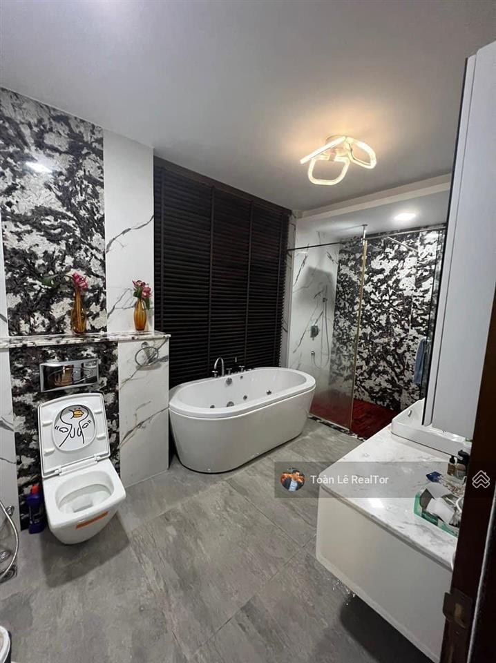 Biệt thư khu compound phú nhuận ngang 7.1m  4 tầng st  xe hơi đậu 3 chiếc  giá chỉ 26 tỷ tl