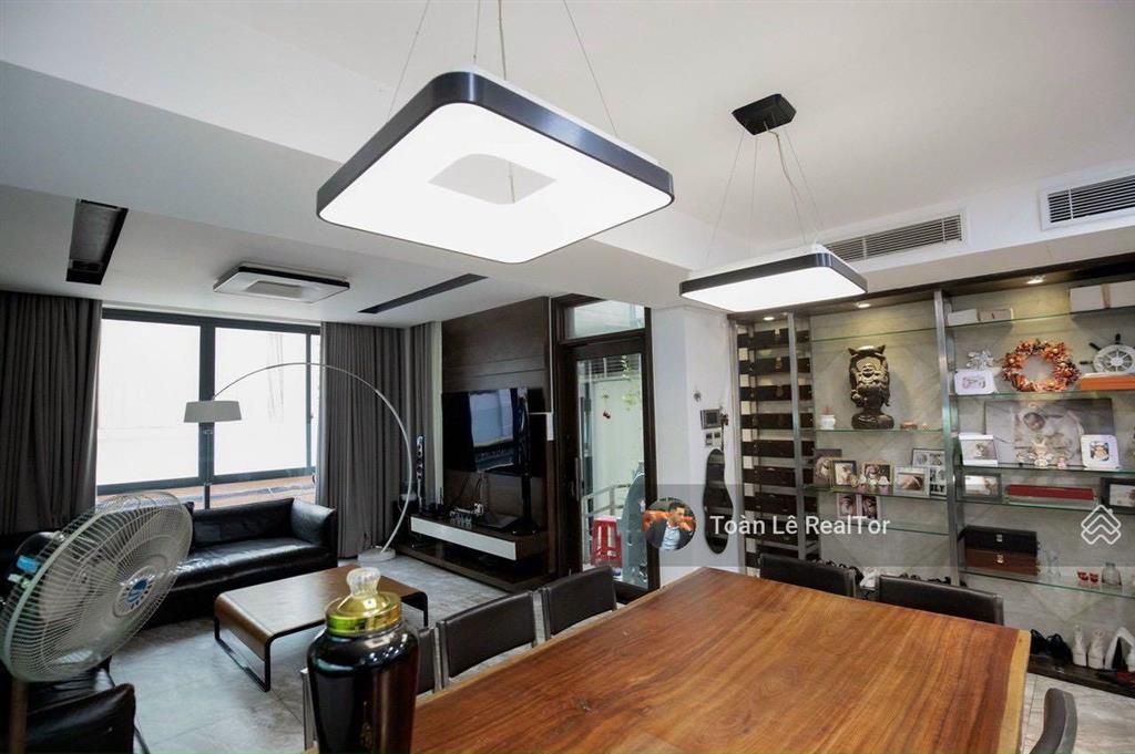 Biệt thư khu compound phú nhuận ngang 7.1m  4 tầng st  xe hơi đậu 3 chiếc  giá chỉ 26 tỷ tl