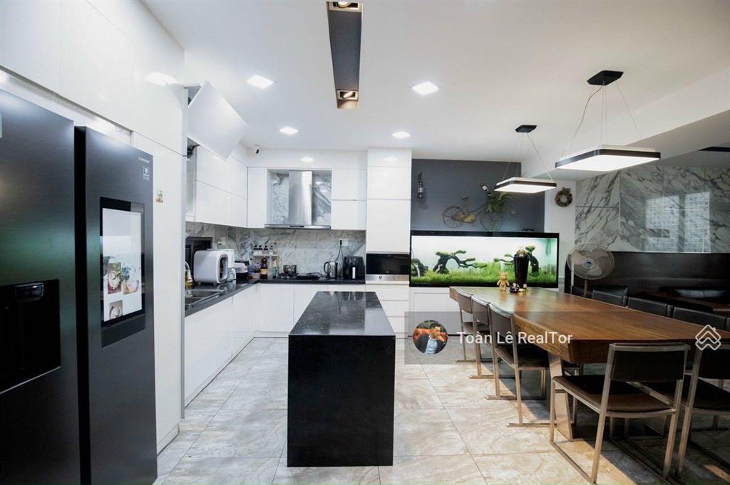 Biệt thư khu compound phú nhuận ngang 7.1m  4 tầng st  xe hơi đậu 3 chiếc  giá chỉ 26 tỷ tl