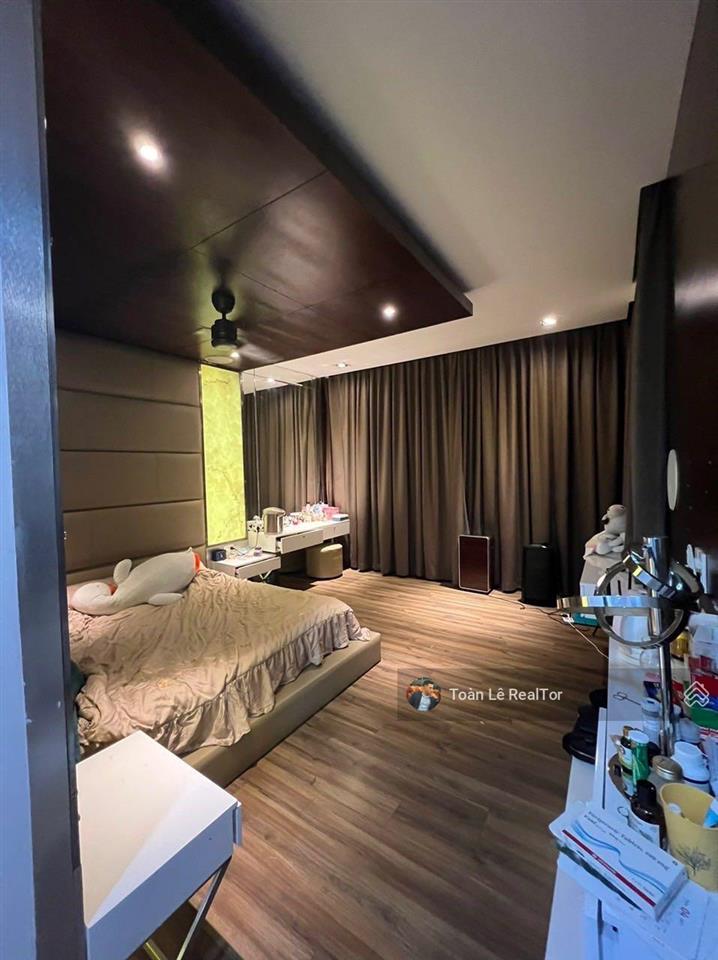Biệt thư khu compound phú nhuận ngang 7.1m  4 tầng st  xe hơi đậu 3 chiếc  giá chỉ 26 tỷ tl