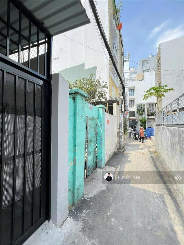 Giảm 2 tỷ, bán gấp nhà 2 mặt nguyễn trọng tuyển, dt 5x25m (127m2), cấp 4  ctxd 5 tầng, chỉ 15,1 tỷ