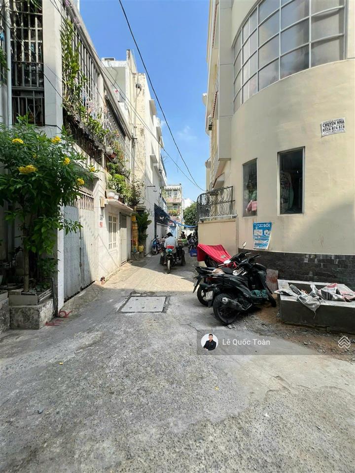 Giảm 2 tỷ, bán gấp nhà 2 mặt nguyễn trọng tuyển, dt 5x25m (127m2), cấp 4  ctxd 5 tầng, chỉ 15,1 tỷ