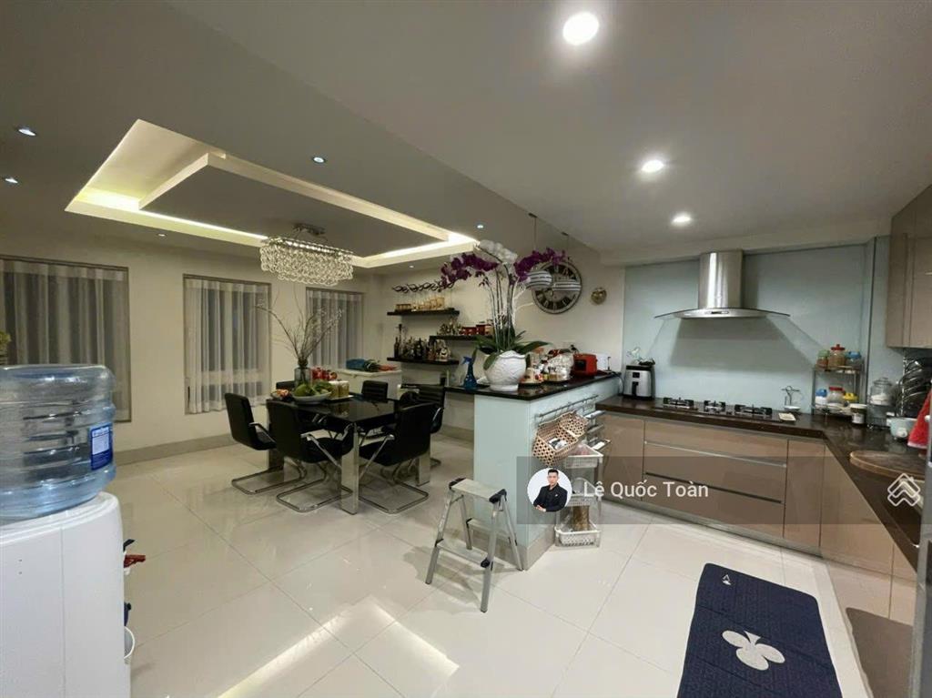 Siêu khủng! ngang khủng tận 10.5m  95.2m2, 5 tầng bề thế hxh nam kỳ khởi nghĩa, q3 chỉ 22,5 tỷ tl