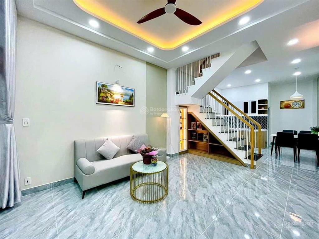 Bán nhà đường 3 tháng 2 quận 10, 3 tầng ngay vạn hạnh mall, 45m2 giá 6.x tỷ