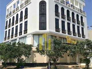 Tòa văn phòng 1400m2 hầm 5 lầu. thang máy, pccc đầy đủ