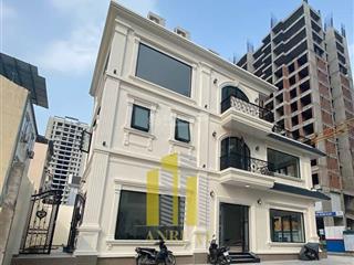 Cho thuê căn góc sàn trống  có thang máy giá 65 triệu