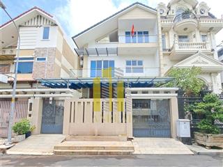 Cho thuê villa đối diện công viên sàn trống giá 65 triệu