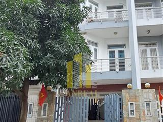Nhà phố 3 lầu giá 26 triệu  có gara để xe hơi