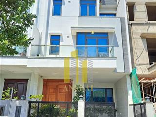 Cho thuê văn phòng măt tiền trương văn bang  hầm 3 lầu sàn trống giá 100 triệu