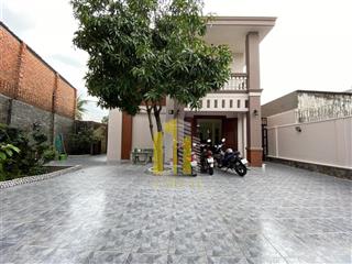Biệt thự khu an phú có sân rộng 1 trệt 1 lầu, 270m2  giá 30 triệu
