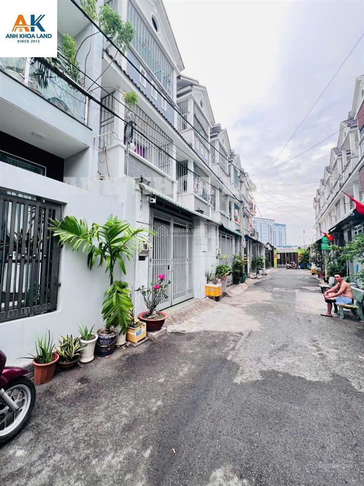Nhà 3 tầng hxh ngay ngã tư thủ đức 3pn, 3wc, 50m2, giá tốt tại đường 904, hiệp phú, quận 9, hcm