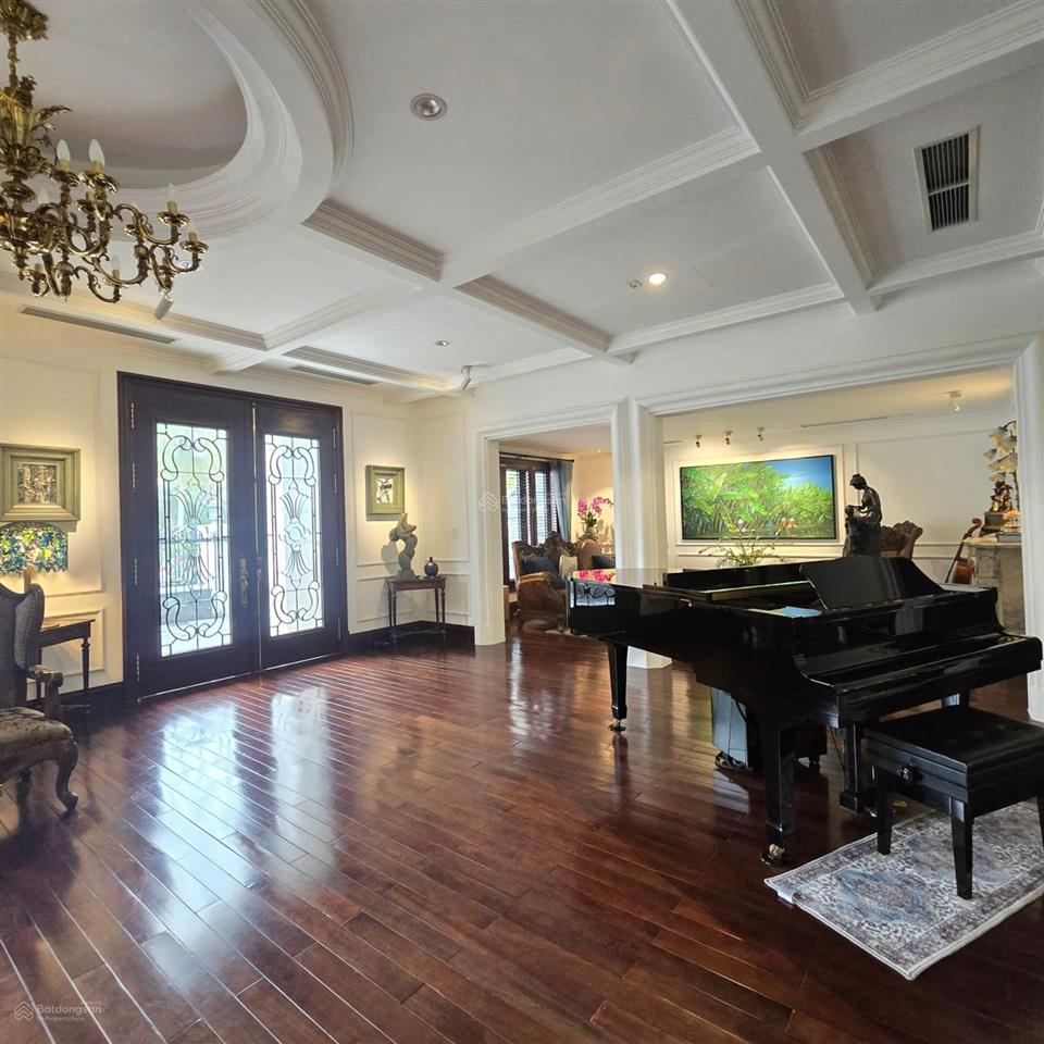 Siêu phẩm! 25tỷ hơn, bán biệt thự ngoại giao đoàn, xuân đỉnh  106m2  5t  lô góc  gara ô tô  tm